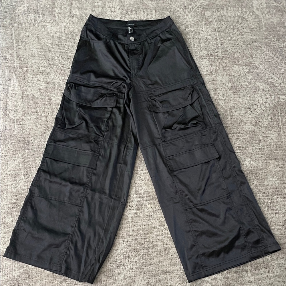 Forever 21 Black Satin Cargo Pants Size Small